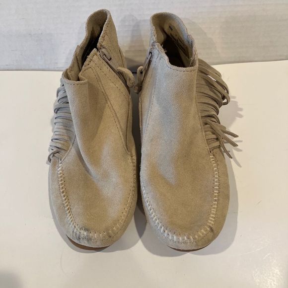 Minnetonka Shoes - Minnetonka Creme Fringe Ankle boots Sz.8